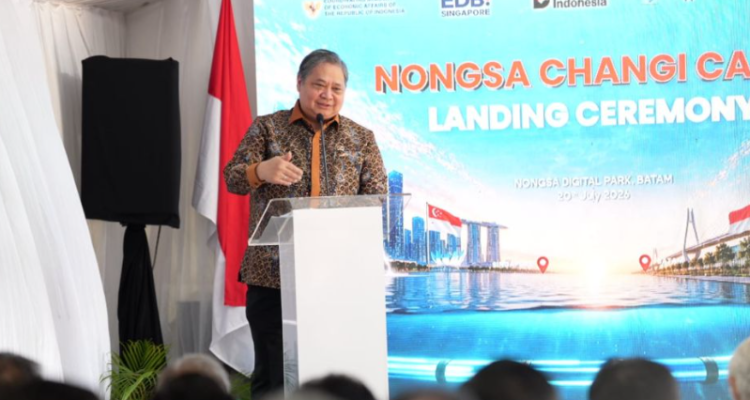 FOTO 21 Juli_Menteri Koordinator (Menko) Bidang Perekonomian Airlangga Hartarto saat memberikan Remarks pada Pendaratan Kabel Sistem Kabel Bawah Laut Nongsa - Changi di Batam.