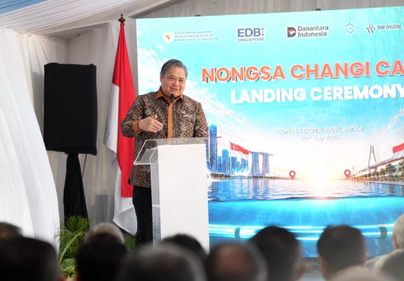 FOTO 21 Juli_Menteri Koordinator (Menko) Bidang Perekonomian Airlangga Hartarto saat memberikan Remarks pada Pendaratan Kabel Sistem Kabel Bawah Laut Nongsa - Changi di Batam.