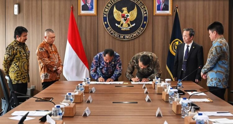 FOTO 22 Juli_Penandatangani Naskah Perjanjian Hibah dan Berita Acara Serah Terima pembangunan serta pengembangan Bandar Udara Maleo, Kabupaten Morowali