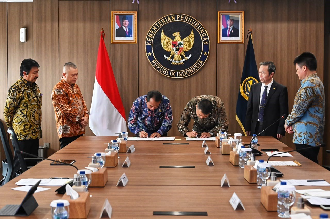 FOTO 22 Juli_Penandatangani Naskah Perjanjian Hibah dan Berita Acara Serah Terima pembangunan serta pengembangan Bandar Udara Maleo, Kabupaten Morowali