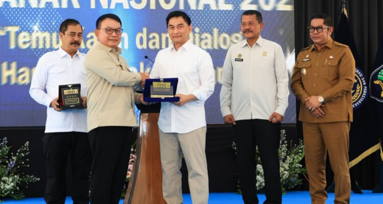 FOTO 22 Juli_Wakil Gubernur (Wagub) Banten Achmad Dimyati Natakusuma menyampaikan laporan pelaksanaan program Sekolah Gratis