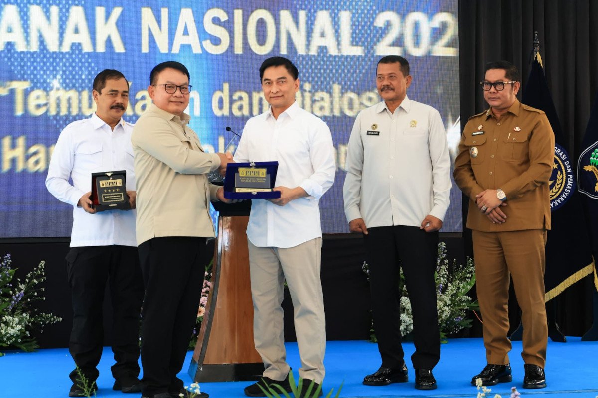 FOTO 22 Juli_Wakil Gubernur (Wagub) Banten Achmad Dimyati Natakusuma menyampaikan laporan pelaksanaan program Sekolah Gratis