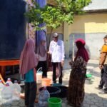 FOTO 23 Juli_BPBD Kabupaten Demak mendistribusikan air bersih bagi masyarakat terdampak kekeringan di Desa Kalitengah, Kec Mranggen, Kab Demak, Jawa Tengah