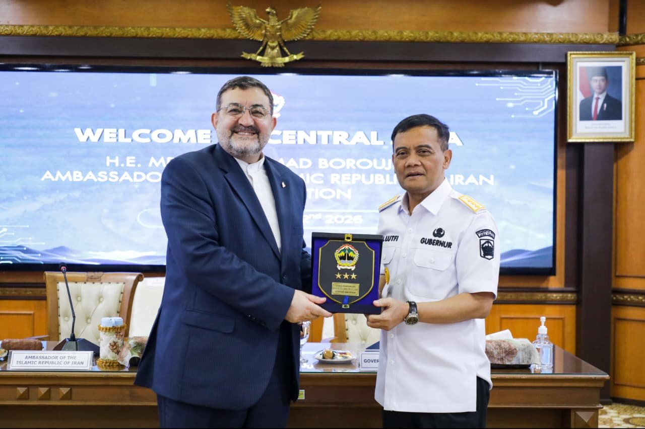 FOTO 23 Juli_Gubernur Ahmad Luthfi menerima kunjungan kehormatan dari Duta Besar (Dubes) Iran untuk Indonesia, Mohammad Boroujerdi, di Kantor Gubernur Jawa Tengah
