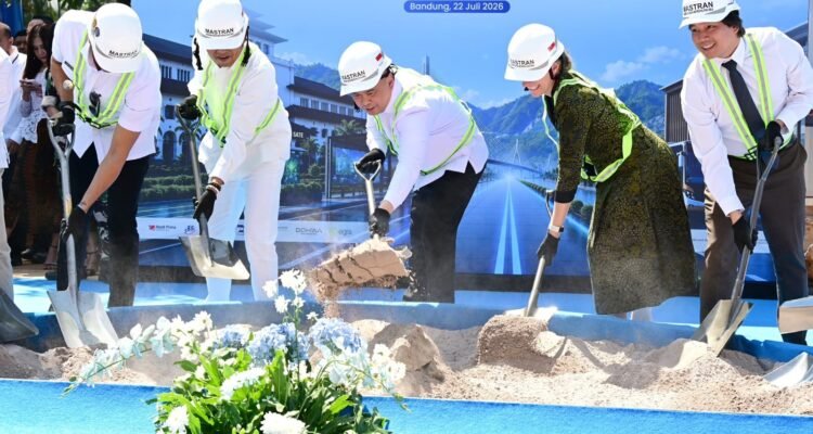 FOTO 23 Juli_Pembangunan (groundbreaking) Indonesia Mass Transit Project (MASTRAN) di Leuwipanjang BRT Depot Site, Kabupaten Bandung. dok. kemenhub 2