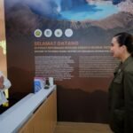 FOTO 26 Juli_Menteri Pariwisata Widiyanti Putri Wardhana saat melakukan kunjungan ke Pusat Informasi Geologi Geopark Ijen, Banyuwangi. kemenpar