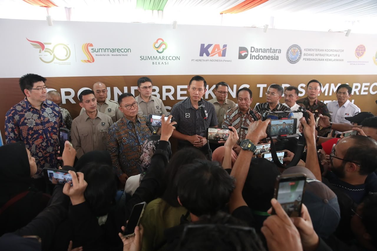 FOTO 27 Juli_Menteri Koordinator Bidang Infrastruktur dan Pembangunan Kewilayahan Agus Harimurti Yudhoyono memberikan keterangan pers
