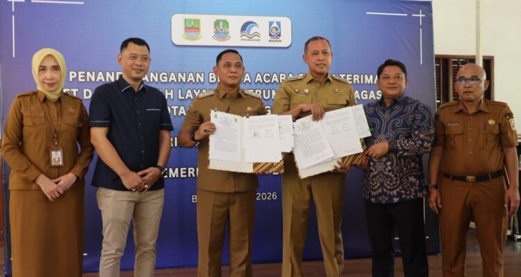 FOTO 29 Juli_Penandatanganan Berita Acara Serah Terima Aset dan Wilayah Layanan Perumda Tirta Bhagasasi