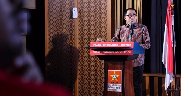 FOTO 29 Juli_Wakil Menteri Perindustrian Faisol Riza dalam acara Liga Mahasiswa Nasional untuk Demokrasi (LMND)