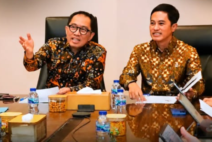 FOTO 29 Juli_Wakil Menteri Perindustrian (Wamenperin) Faisol Riza (kiri) saat meneirma kunjungan Wakil Menteri Kesehatan Prof. Dante Saksono Harbuwono