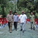 FOTO 3 Juli_Kepala BNPB Letjen TNI Suharyanto (kiri) bersama Bupati Temanggung Agus Setyawan