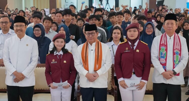 FOTO 3 Juli_Open House Sekolah Rakyat Menengah Atas (SRMA) 10 Jakarta Selatan bersama Menteri Sosial Saifullah Yusuf. (dok. jakarta.go.id)