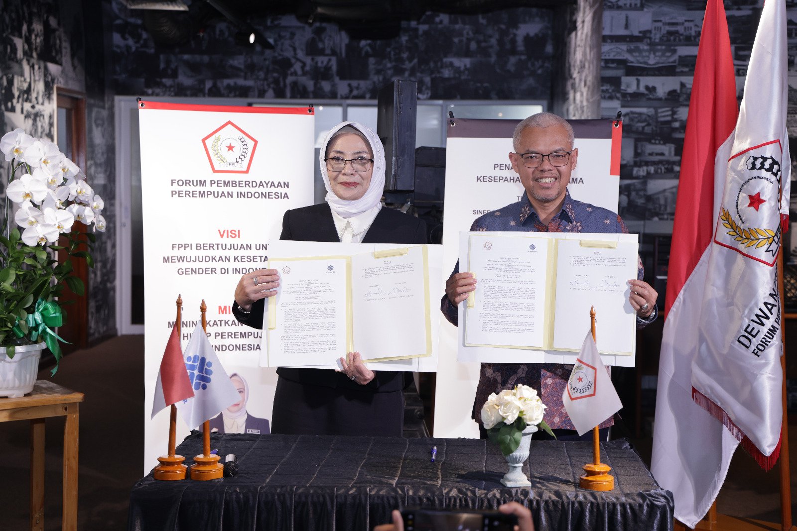 FOTO 3 Juli_Penandatanganan nota kesepahaman oleh Sekretaris Jenderal Kemnaker Cris Kuntadi dan Ketua Umum Dewan Pimpinan Pusat (DPP) FPPI Marlinda Irwanti di Jakarta. kemnaker