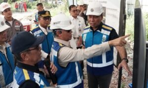 FOTO 3 Juli_meninjau kesiapan operasional Jalan Tol Prambanan 1