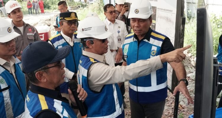 FOTO 3 Juli_meninjau kesiapan operasional Jalan Tol Prambanan 1