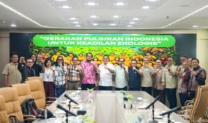 FOTO 31 Juli_Audiensi pengurus Wahana Lingkungan Hidup Indonesia (WALHI), dipimpin Direktur Eksekutif Nasional WALHI Boy Jerry Even Sembiring di Kantor Kementerian Lingkungan Hidup, Jakarta