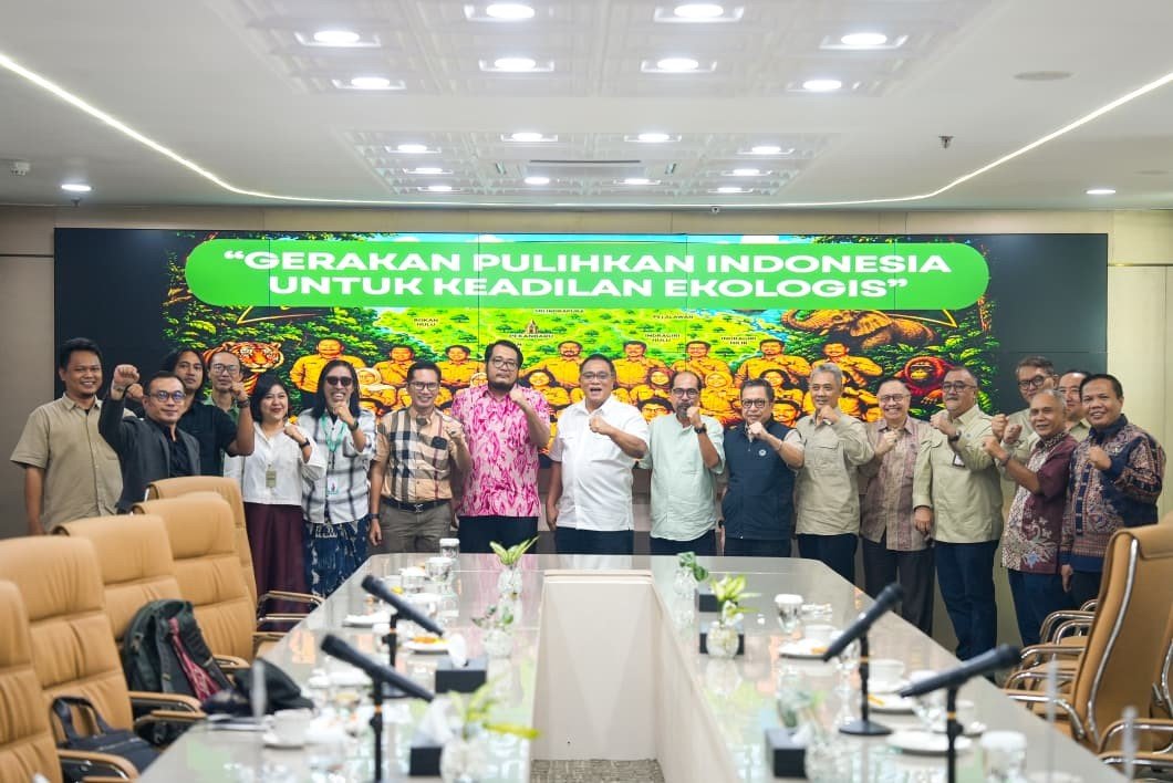 FOTO 31 Juli_Audiensi pengurus Wahana Lingkungan Hidup Indonesia (WALHI), dipimpin Direktur Eksekutif Nasional WALHI Boy Jerry Even Sembiring di Kantor Kementerian Lingkungan Hidup, Jakarta