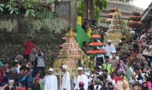 FOTO 31 Juli_Grebeg Ageng Andum Apem Yaaqawiyyu Menko Airlangga