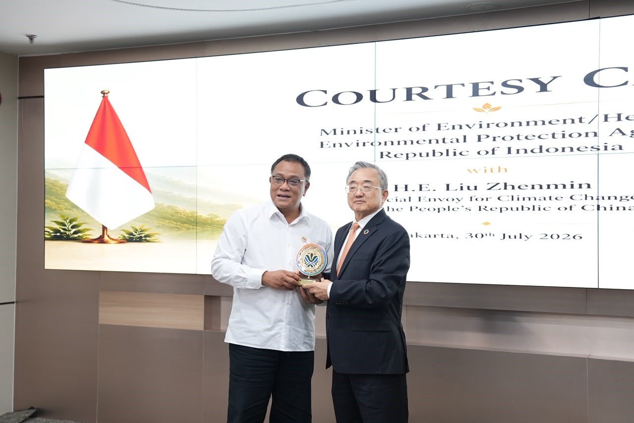 FOTO 31 Juli_Menteri Lingkungan Hidup_Kepala Badan Pengendalian Lingkungan Hidup (KLH_BPLH) Moh Jumhur Hidayat 1