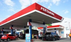 FOTO 31 Maret_Aktivitas petugas Stasiun Pengisian Bahan Bakar Umum (SPBU) Pertamina. dok. pertamina