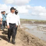 FOTO 4 Juli_Menteri Pertanian Andi Amran Sulaiman saat melakukan tanam padi bersama petani di Desa Waninggap Kai, Kec Semangga, Kab Merauke, Papua Selatan. kementan