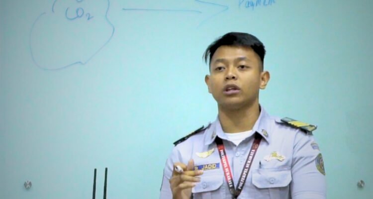 FOTO 6 Juli_Taruna Program Studi Diploma IV Transportasi Laut yang mengembangkan Marco (Maritime Carbon Offset System). dok. bpsdmp 1 INI