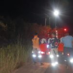 FOTO 7 Juli_Petugas gabungan bahu membahu memadamkan api di Desa Mempaya, Kecamatan Damar, Kabupaten Belitung Timur, Provinsi Kepulauan Bangka Belitung