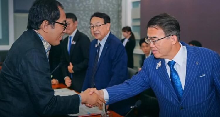 FOTO 7 Juli_Wakil Menteri Perindustrian Faisol Riza saat menerima kunjungan Gubernur Prefektur Aichi