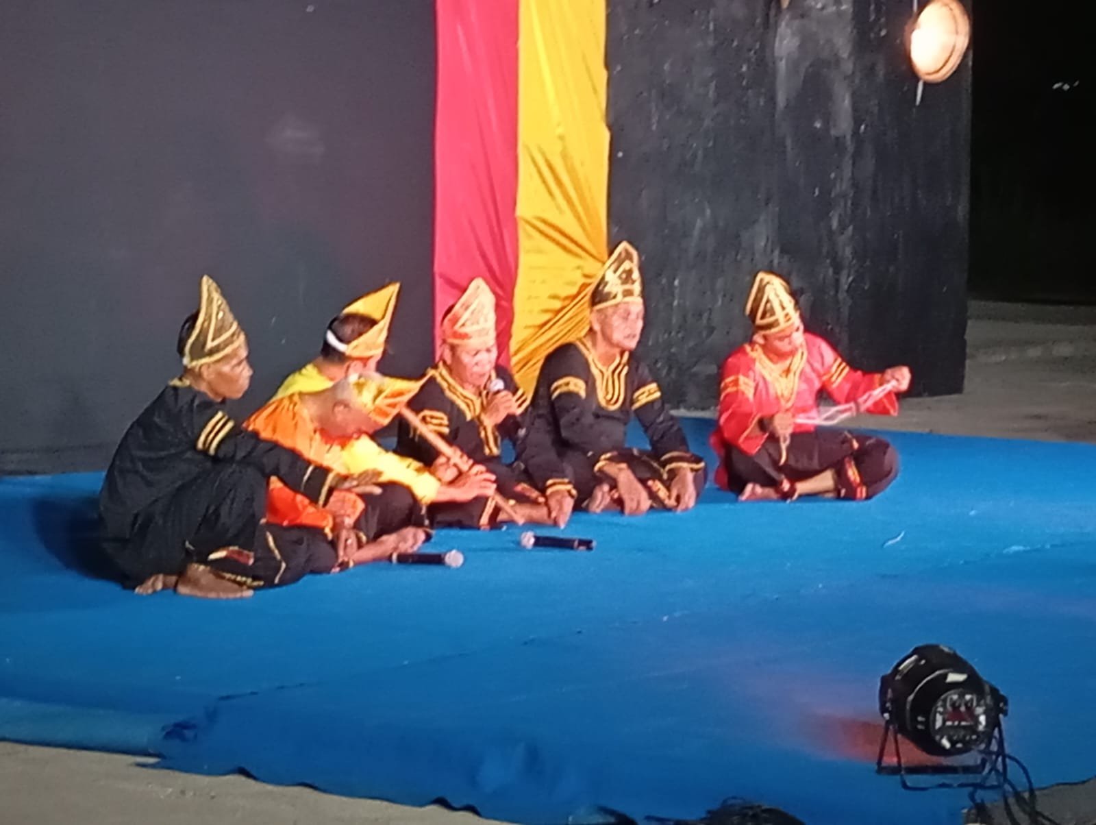 FOTO 8 Juli_Ritual magis Sarompak Taeh dari Kabupaten Lima Puluh Kota, SUmatra Barata. dok. limahpuluhkotakab.go.id