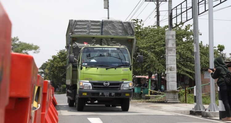 FOTO 10 Agustus_Kendaraan angkutan barang di jalan raya. dok. hubdatkemenhub 1 INI