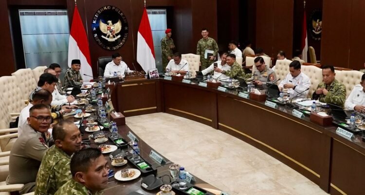 FOTO 11 Agustus_Rapat koordinasi penanganan kebakaran hutan dan lahan (karhutla) di Gedung Kemenko Polhukam Jakarta. dok. bnpb