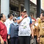 FOTO 12 Agustus_Peninjauan langsung pada proses pembenahan fasilitas di Pasar Baru, Jalan Juanda, Kota Bekasi. dok. bekasikota.go.id