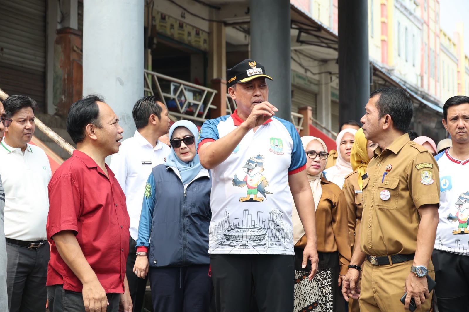 FOTO 12 Agustus_Peninjauan langsung pada proses pembenahan fasilitas di Pasar Baru, Jalan Juanda, Kota Bekasi. dok. bekasikota.go.id