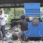 FOTO 13 Agustus_Pemulung mengumpulkan sampah Kota Bandung. dok. jabarprov.go.id