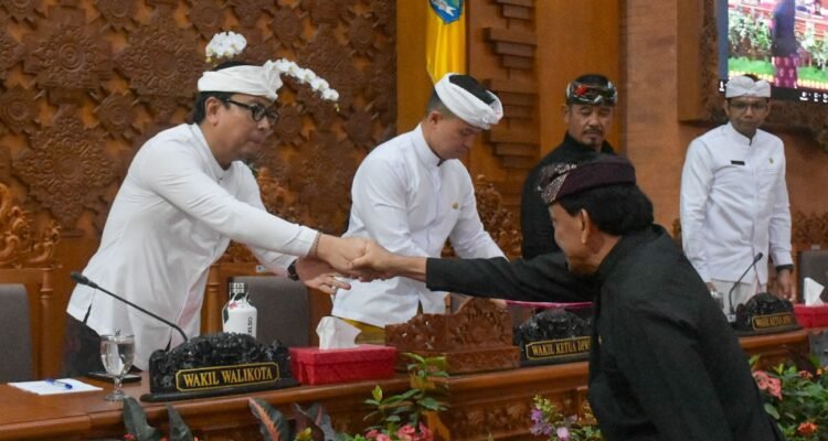 FOTO 13 Agustus_Sidang Paripurna ke-13 Masa Persidangan II DPRD Kota Denpasar dengan agenda Penyampaian Pemandangan Umum dan Pendapat Akhir Fraksi