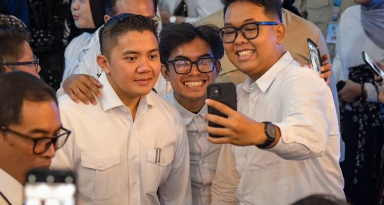 FOTO 14 Agustus_Sekretaris Kabinet (Seskab) Teddy Indra Wijaya menghadiri dan membuka langsung kickoff pelaksanaan program Program Magang Nasional Tahun 2026 di Kemenaker