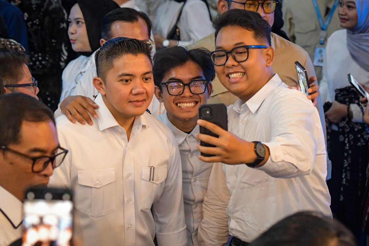 FOTO 14 Agustus_Sekretaris Kabinet (Seskab) Teddy Indra Wijaya menghadiri dan membuka langsung kickoff pelaksanaan program Program Magang Nasional Tahun 2026 di Kemenaker