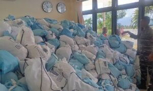 FOTO 16 Agustus_Bantuan logistik berupa paket sembako dari Presiden Prabowo Subianto tiba di Maumere, Kabupaten Sikka, Nusa Tenggara Timur. dok bnpb