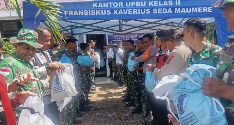 FOTO 16 Agustus_Bantuan logistik berupa paket sembako dari Presiden Prabowo Subianto tiba di Maumere, Kabupaten Sikka, Nusa Tenggara Timur. dok. bnpb