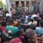 FOTO 19 Agustus_Kepala BNPB Letjen TNI Suharyanto memberikan sosialisasi kepada warga terdampak gempa Flores di Desa Peozaka Ramba, Kec Ende, Kab Ende, Nusa Tenggara Timur,