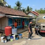 FOTO 2 Agustus_BPBD Kabupaten Banyumas mendistribusikan bantuan air bersih ke sejumlah desa yang terdampak kekeringan