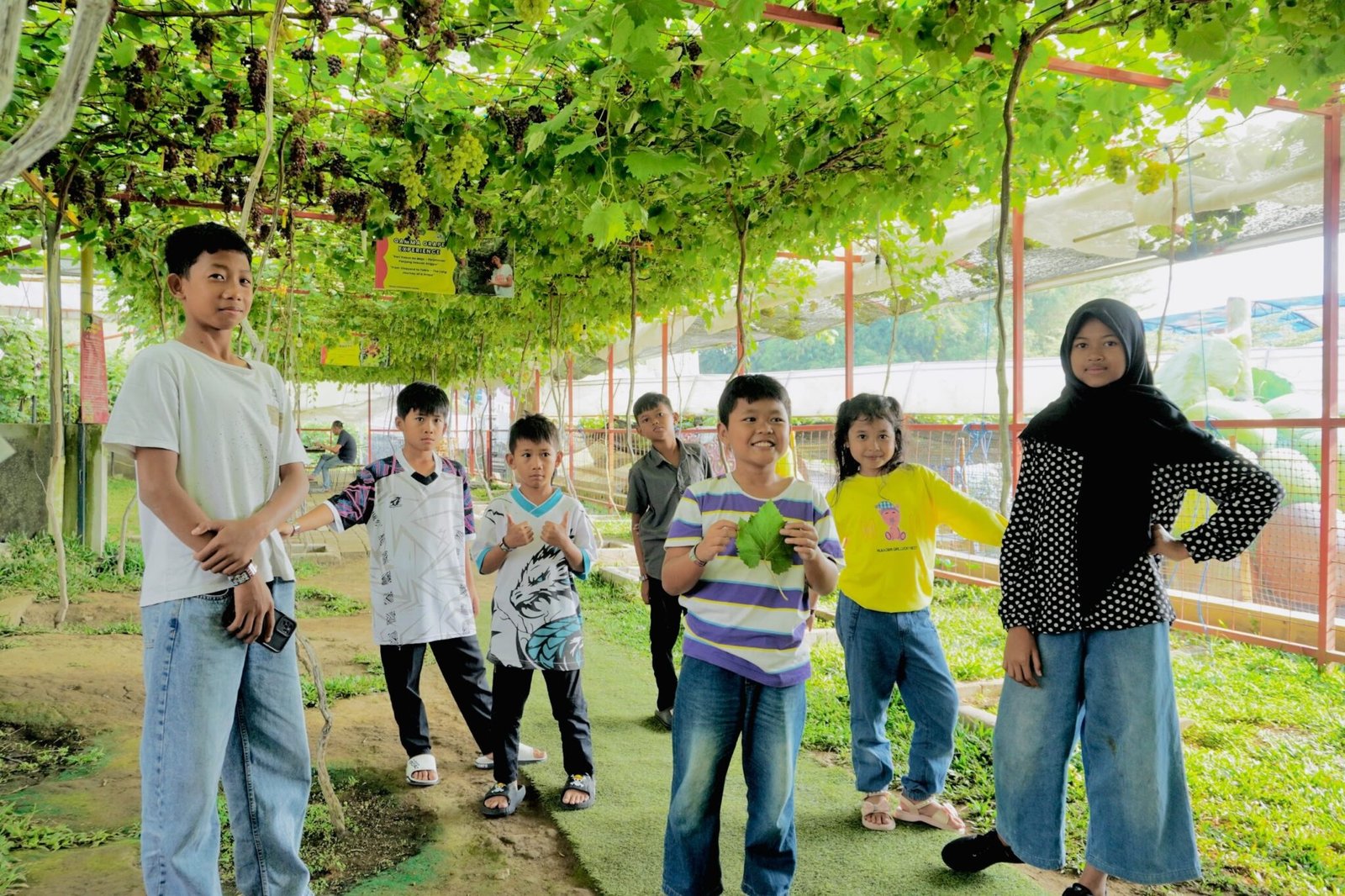 FOTO 2 Agustus_Grand Mercure Malang Mirama bersama 10 anak asuh 1