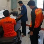 FOTO 2 Agustus_Petugas melakukan penanganan dan evakuasi penumpang KM Mutiara Sentosa II. dok. hublakemenhub 1