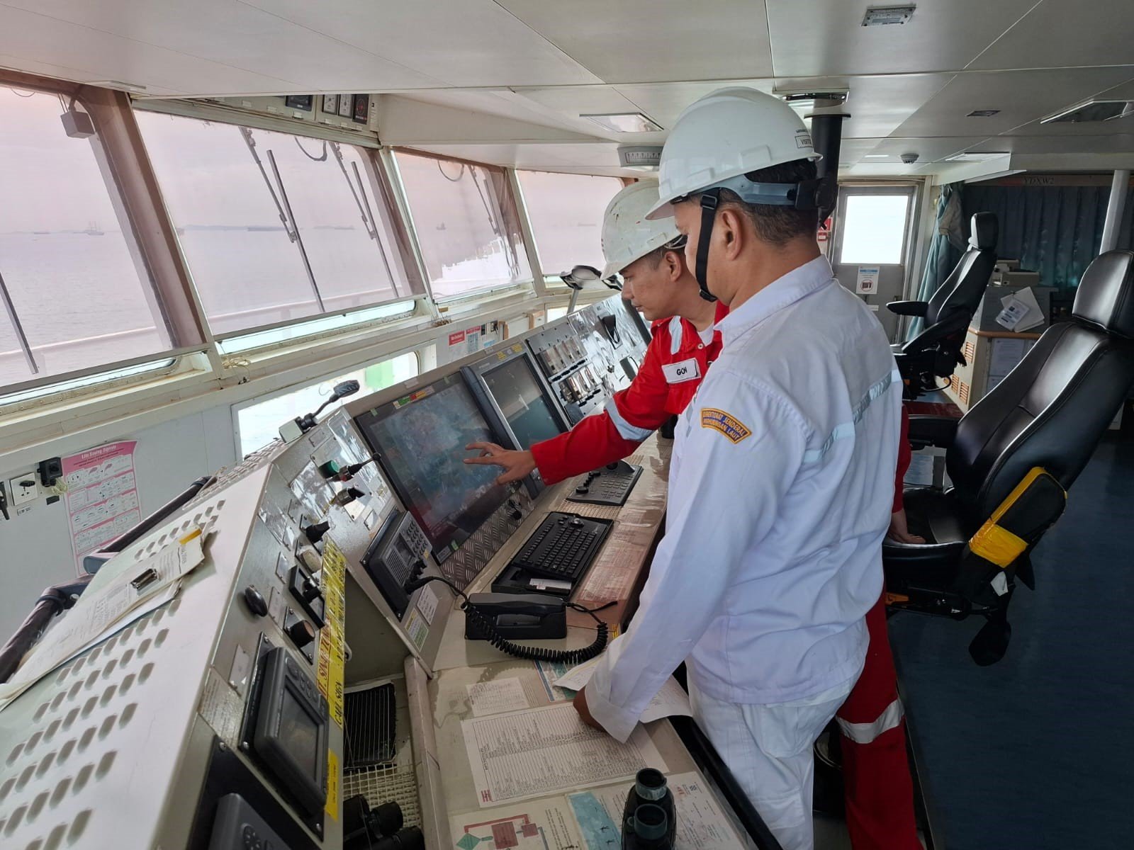 FOTO 2 Mei_Pemeriksaan kapal berbendera Indonesia yang beroperasi di pelayaran internasional. dok. hubla 2