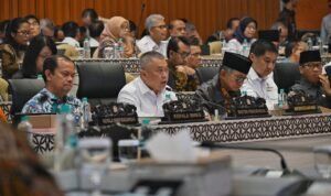 FOTO 21 Agustus_Menteri Perhubungan Dudy Purwagandhi dalam Rapat Kerja dengan Komisi V DPR