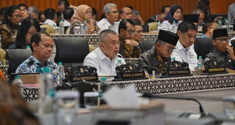 FOTO 21 Agustus_Menteri Perhubungan Dudy Purwagandhi dalam Rapat Kerja dengan Komisi V DPR