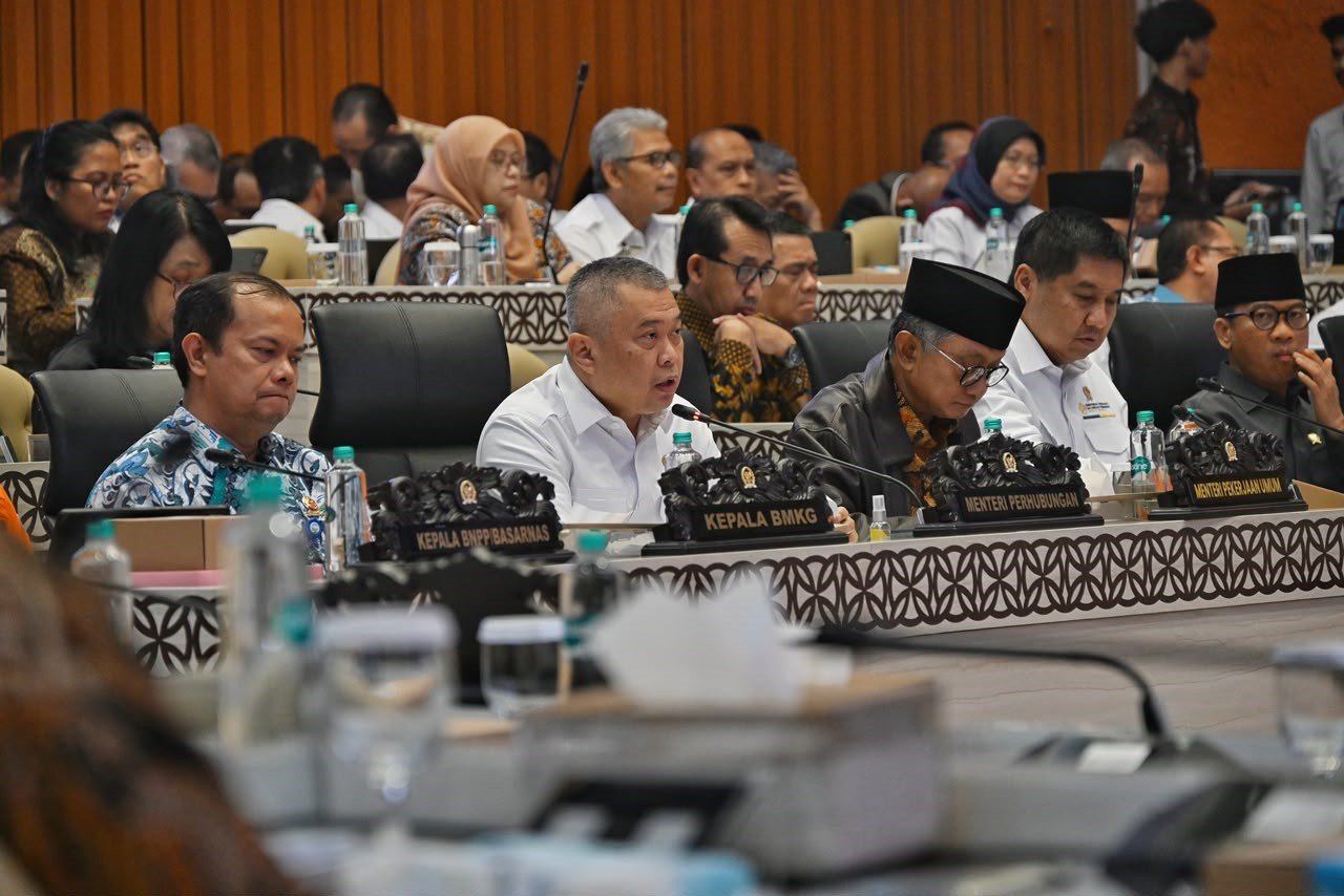 FOTO 21 Agustus_Menteri Perhubungan Dudy Purwagandhi dalam Rapat Kerja dengan Komisi V DPR