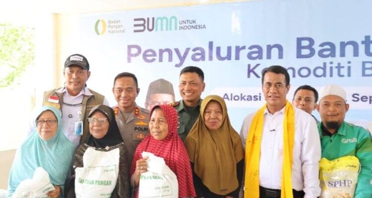 FOTO 23 Agustus_Kepala Badan Pangan Nasional Andi Amran Sulaiman dan Direktur Utama Perum Bulog Letnan Jenderal TNI (Purn) Ahmad Rizal Ramdhani di Kel Tondo, Kec Mantikulore, Palu