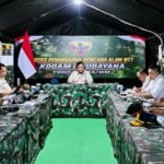 FOTO 26 Agustus_Presiden Prabowo Subianto memimpin rapat penanganan bencana gempa bumi di Posko Penanganan Gempa Bumi di Bataliyon Yonif TP 834 WM, Kab Nagekeo,