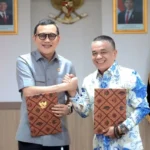 FOTO 27 Agustus_Kepala Badan Karantina Indonesia (Barantin) Abdul Kadir Karding dan Wali Kota Palu Hadianto Rasyid di Kantor Barantin, Gedung Mina Bahari II, Jakarta. barantin